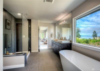 Modern home in Des Moines, WA