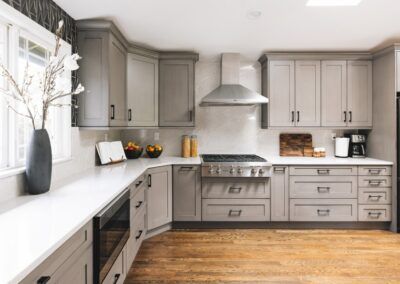 Timeless gray kitchen