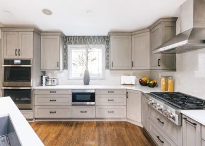 Timeless gray kitchen