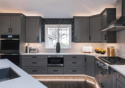 Timeless gray kitchen